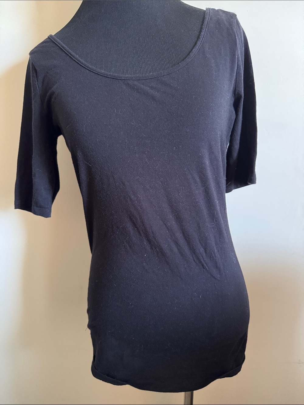Decree Scoop Neck Elbow Sleeve Tee